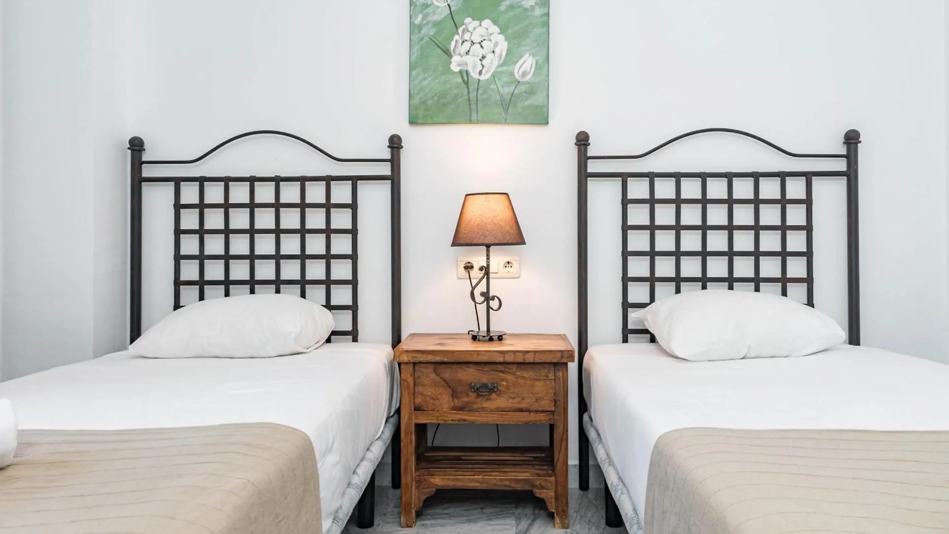アパート Lovely And Spacious 3-Bedroom Apartment, 150M Walk To The Beach マルベーリャ