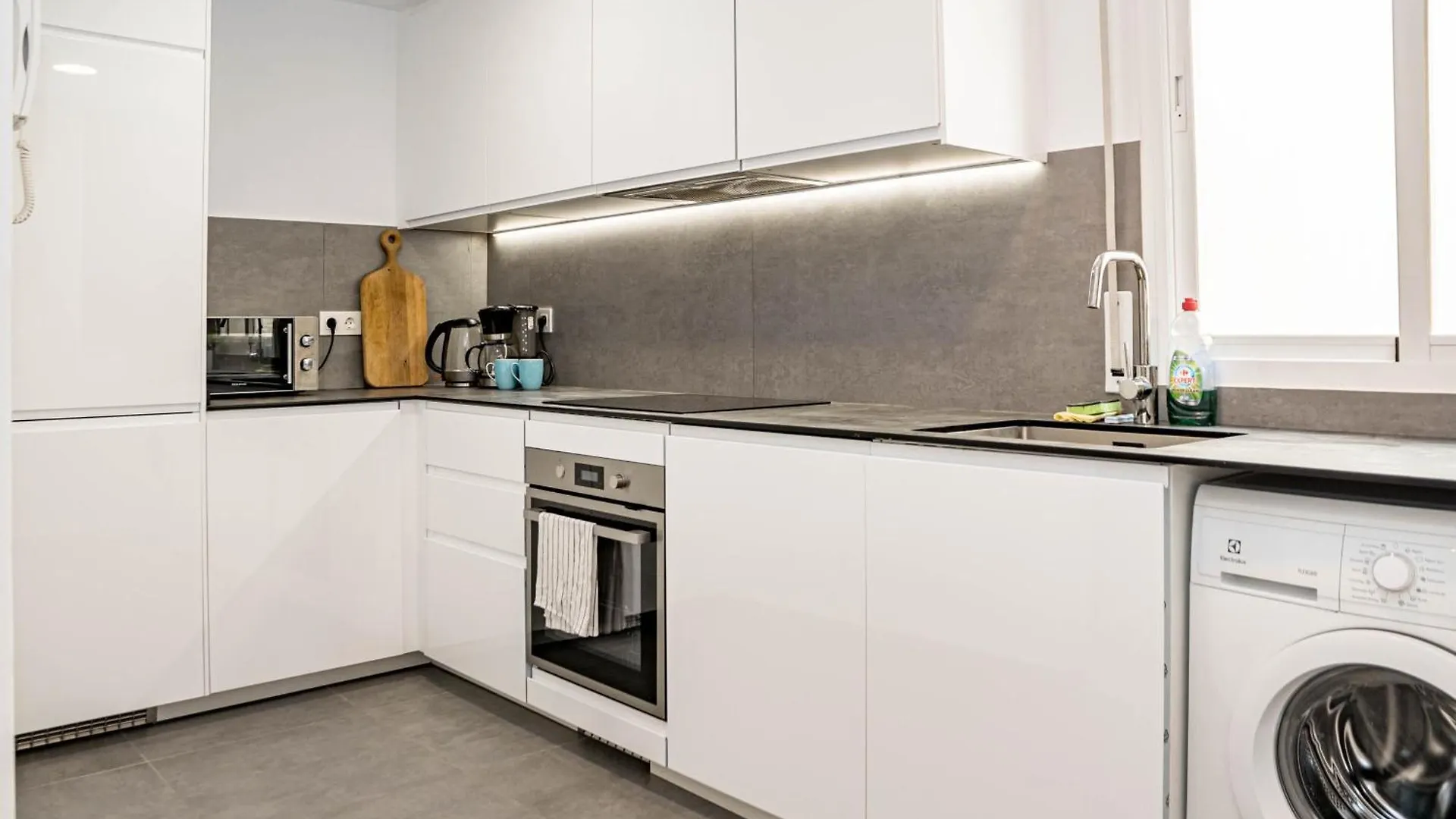 Διαμέρισμα Lovely And Spacious 3-Bedroom Apartment, 150M Walk To The Beach Μαρμπέλλα Ισπανία