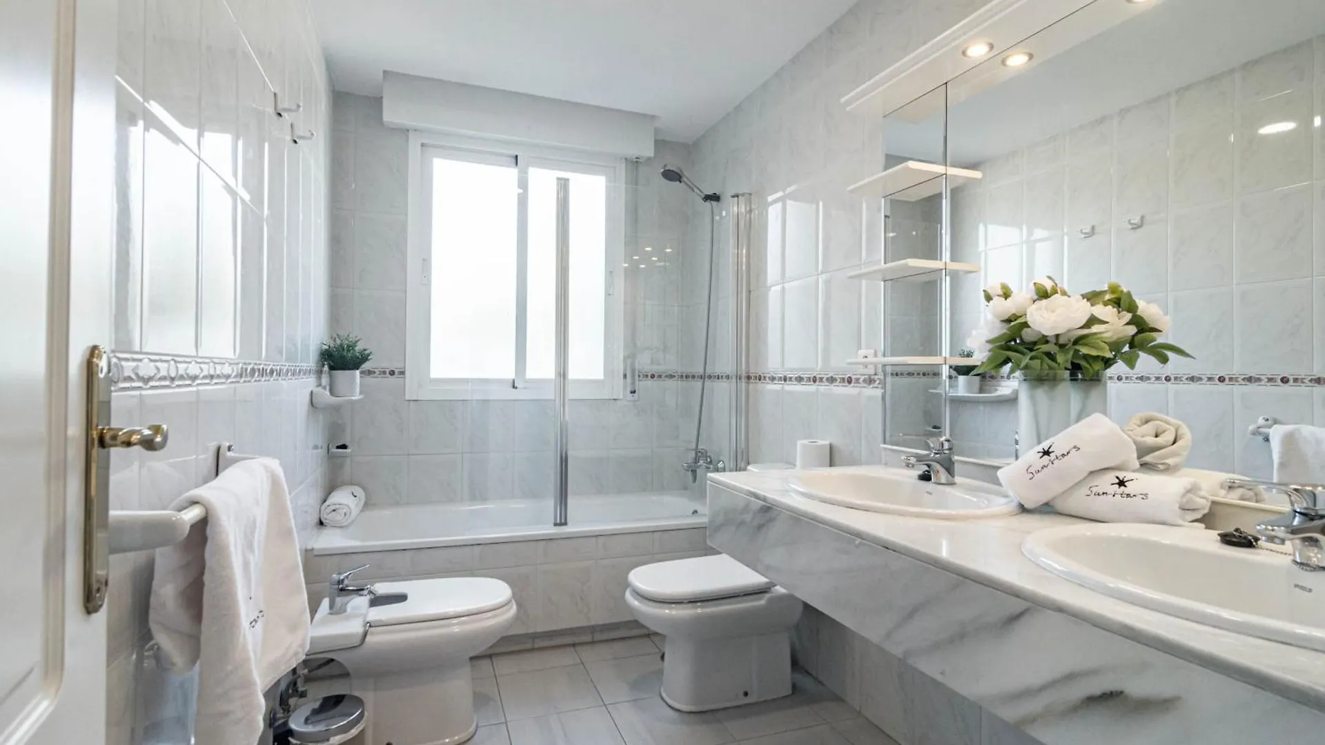Lovely And Spacious 3-Bedroom Apartment, 150M Walk To The Beach Μαρμπέλλα 0*,