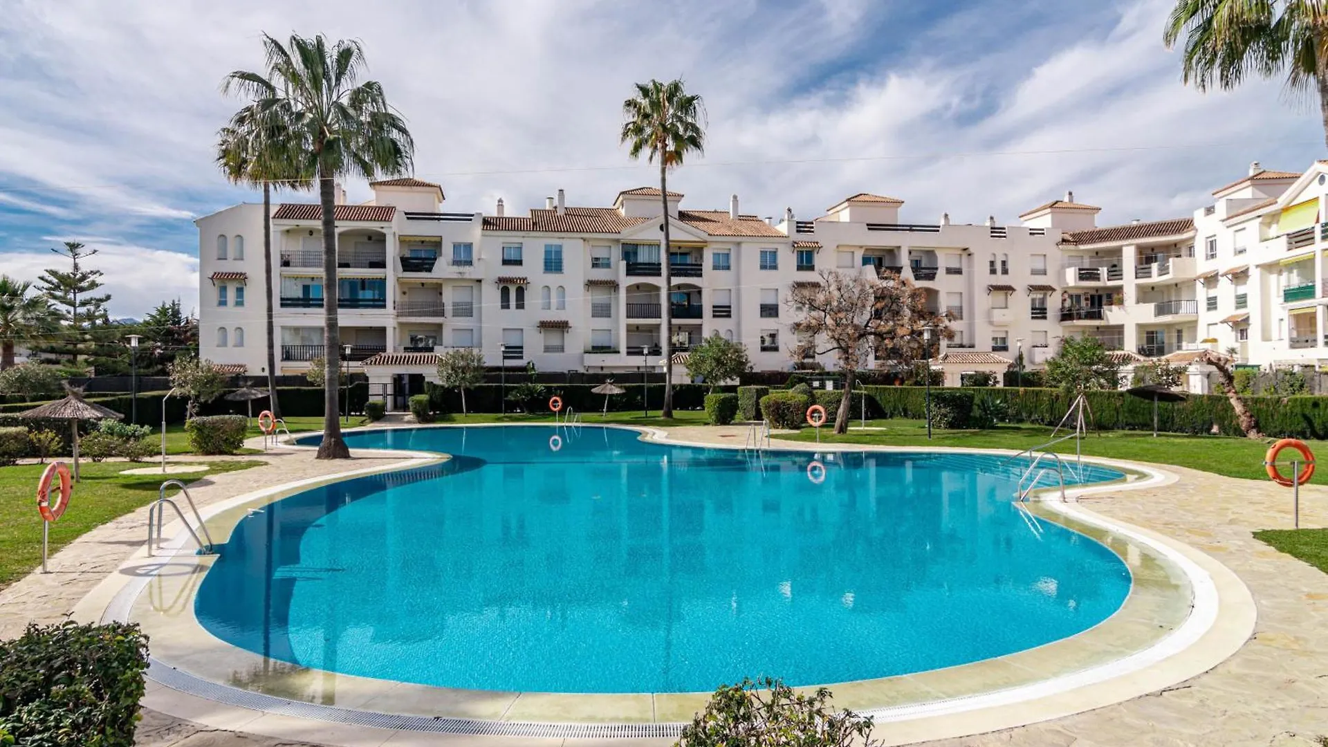 Διαμέρισμα Lovely And Spacious 3-Bedroom Apartment, 150M Walk To The Beach Μαρμπέλλα