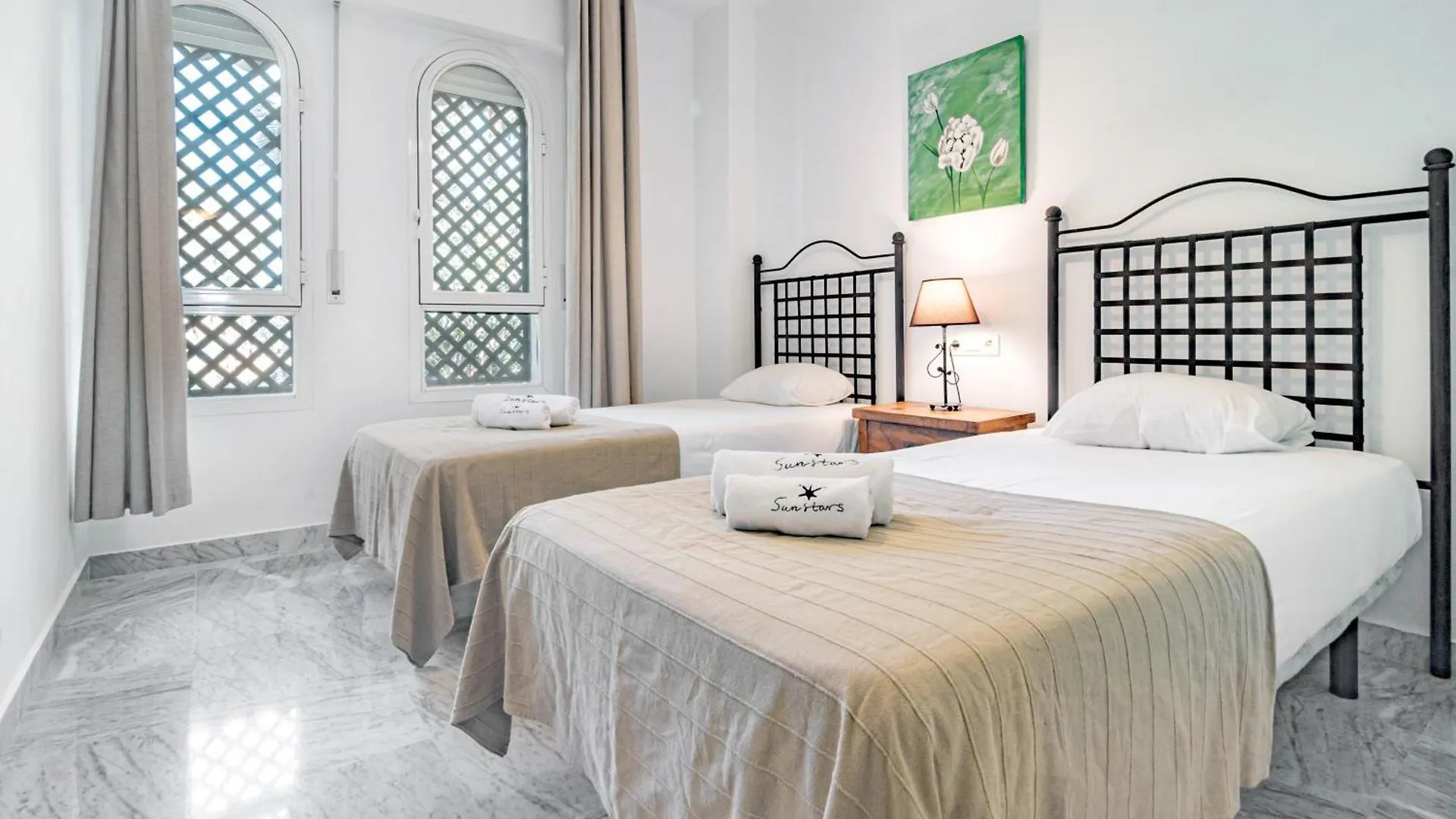 Lovely And Spacious 3-Bedroom Apartment, 150M Walk To The Beach Μαρμπέλλα